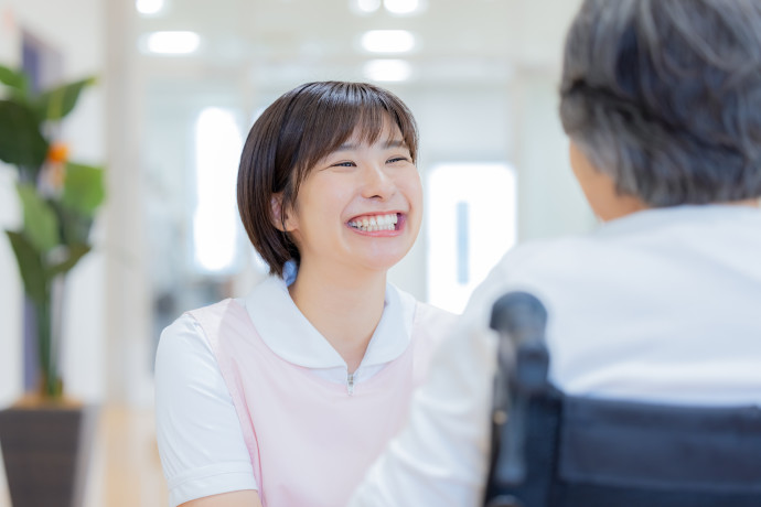 介護職・介護スタッフ/サービス付き高齢者向け住宅/無資格可/日勤・夜勤